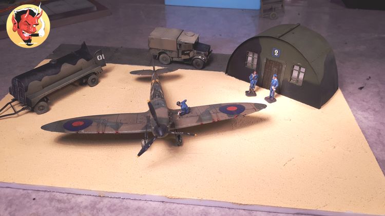 Ancien Avion De Chasse En Tôle - Spitfire RAF - Bataille D'Angleterre 1940, Jouet