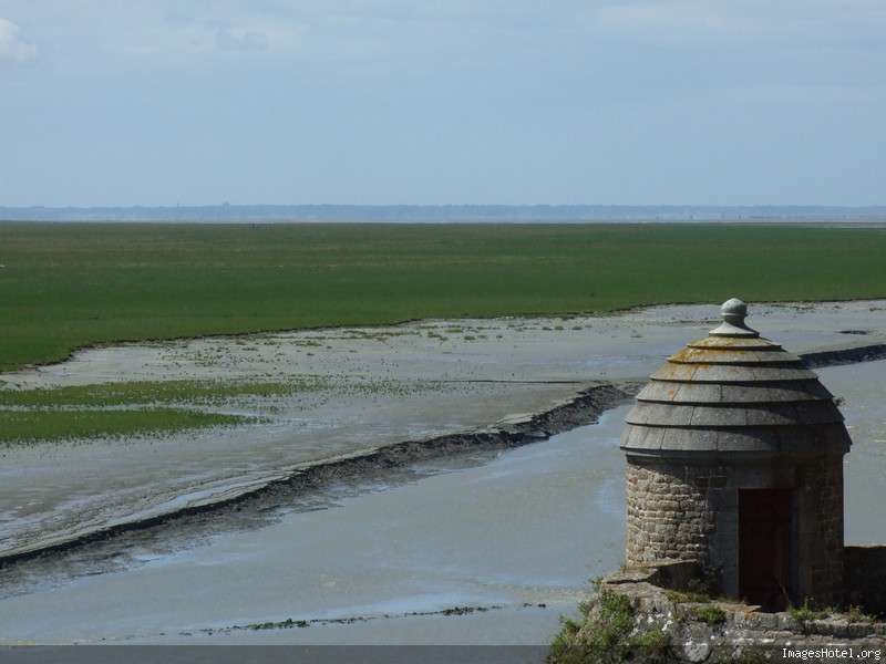 http://www.imageshotel.org/images/marcsaub/montstmchel028.jpg